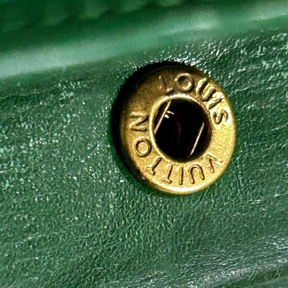 Authentic Vintage Louis Vuitton Green embossed leather coin /card / purse - Picture 4 of 10